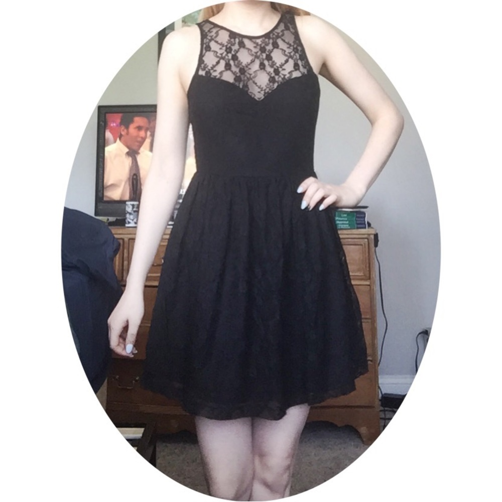 Lace black dress - Picture 1 of 3